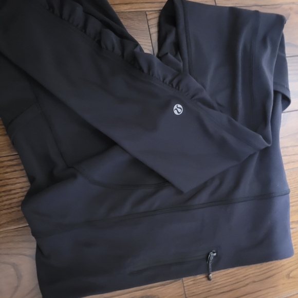 Lululemon Leggings, rouched legs, practically new,worn 2-3 times exc. condition. - Picture 11 of 11